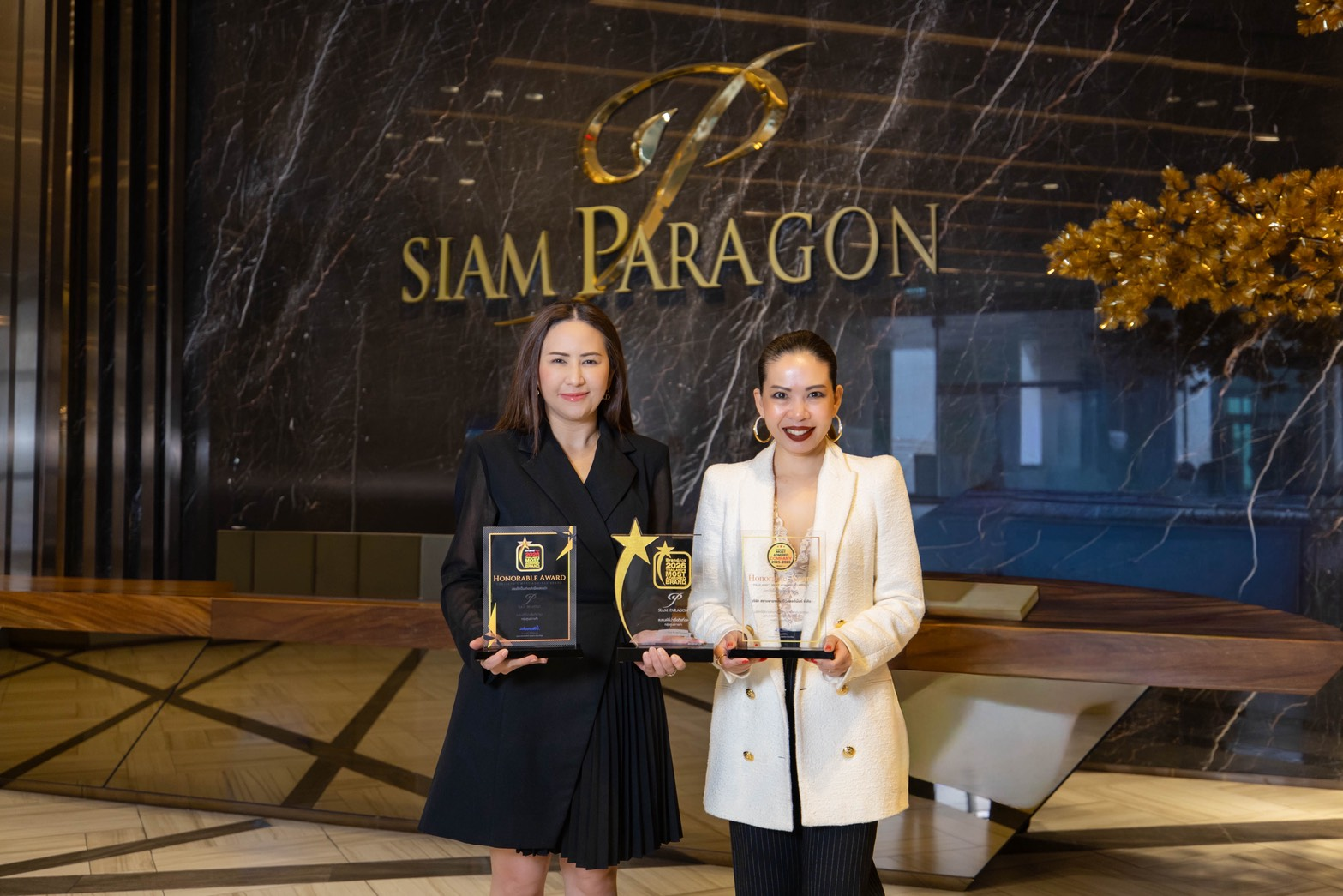 สยามพารากอน แลนด์มาร์คระดับโลก ครองแชมป์ “แบรนด์ที่หนึ่งในใจ”ผงาดคว้า 3 รางวัล สุดยอดแบรนด์น่าเชื่อถือ เป็นปีที่ 4 ติดต่อกัน2026 Thailand’s Most Admired Brand และ 2025-2026 Thailand’s Most Admired Company